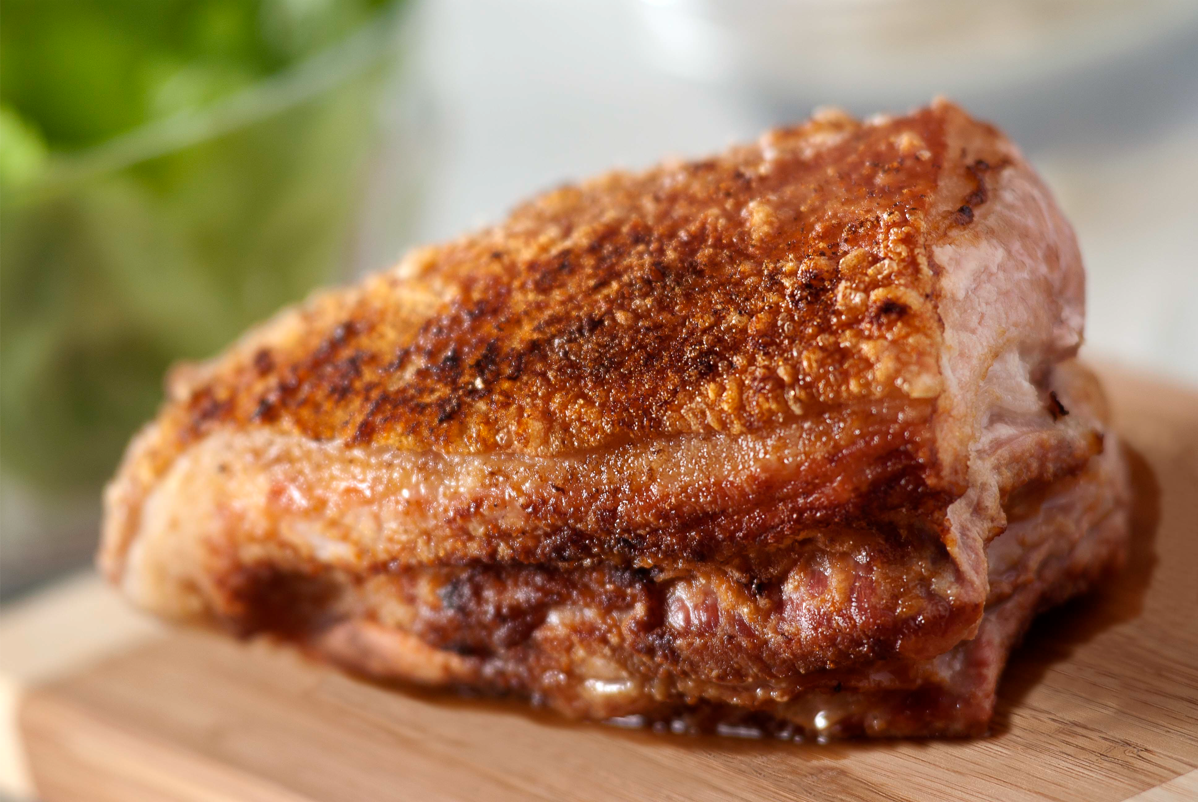 Panceta no Grill com Mandiocas Assadas na Manteiga de Garrafa